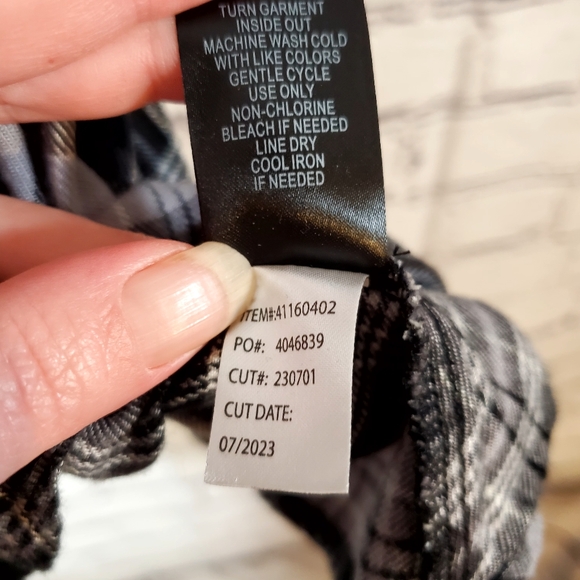 Torrid Black White Plaid Collared Tunic with Bell Cuff and Corset Back Size 2 - Picture 12 of 14